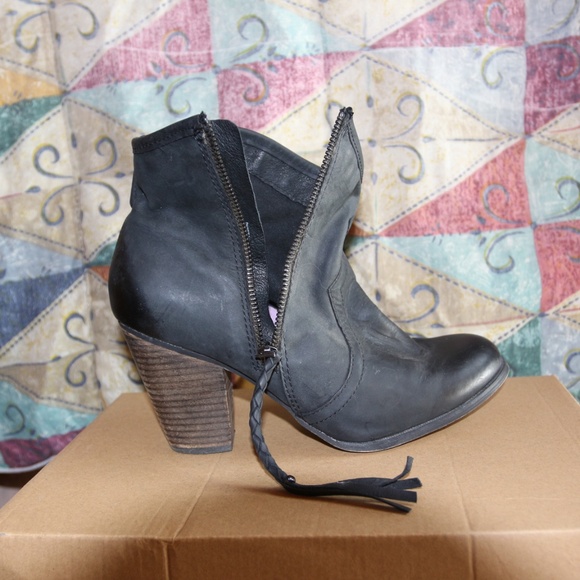 Black Aldo cowboy booties with tassels - size 9 - Picture 6 of 8